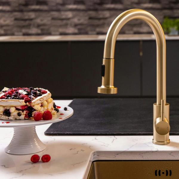 Flode Runda | Kitchen Sink Mixer with Pull out Spray | Brushed Brass | Round Head