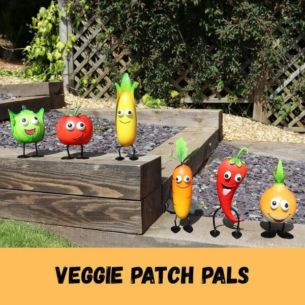 EDH Door Hardware Metal Tomato Veggie Patch Pal – 15.5 x 12 x 11 CM | Fun & Quirky Metal Garden Ornament | Tomato Plant Decor for Vegetable Patches