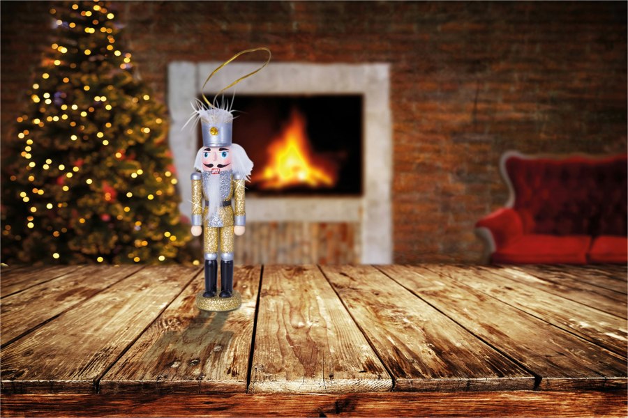 St Helens Nutcracker GOLD & SILVER  WITH HAT