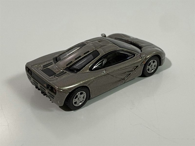 minichamps 870133824 mclaren f1 roadcar 1994 grey metallic 1:87 scale