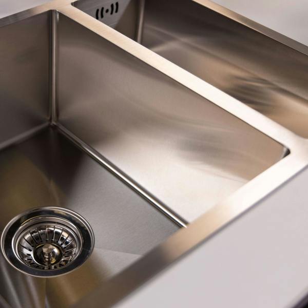Flode Möckeln | 1.5 Bowl Inset or Undermounted Sink | 555mm x 440mm x 205mm | Brushed Steel Finish
