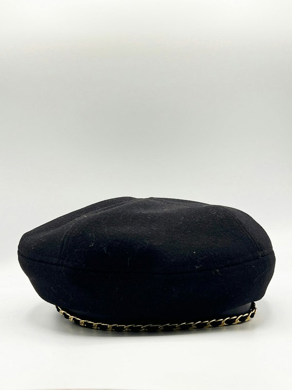 SVNX Beret Hat With Chain Detail In Black
