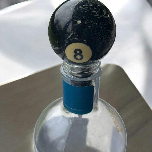 SPORTGIFTZ Pool Ball Wine & Spirit Bottle Stopper | Stylish Billiards-Themed Seal for Bottles Up to 22mm