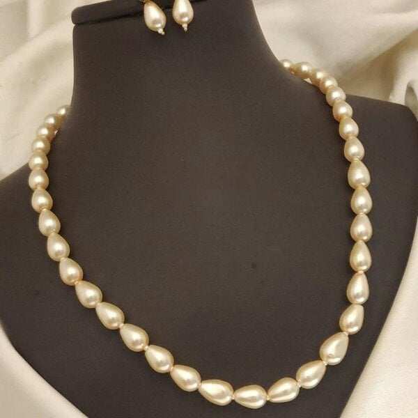 The Colourful Aura Golden Oval Shape Classic Diana Wedding Pearl Necklace and Earring Set