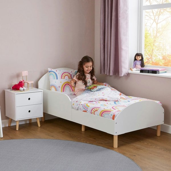 LHT11043-white-toddler-bed-lifestyle-emilia-1