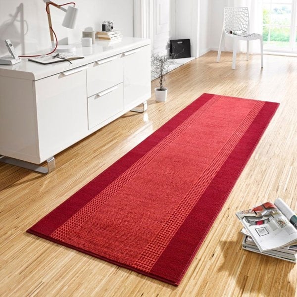 Designer Velours Red Runner “Band” – Classic Elegance