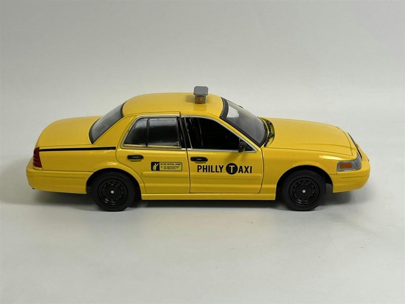Greenlight CREED 1999 Ford Crown Victoria Philly Taxi 1:24 Scale 84173