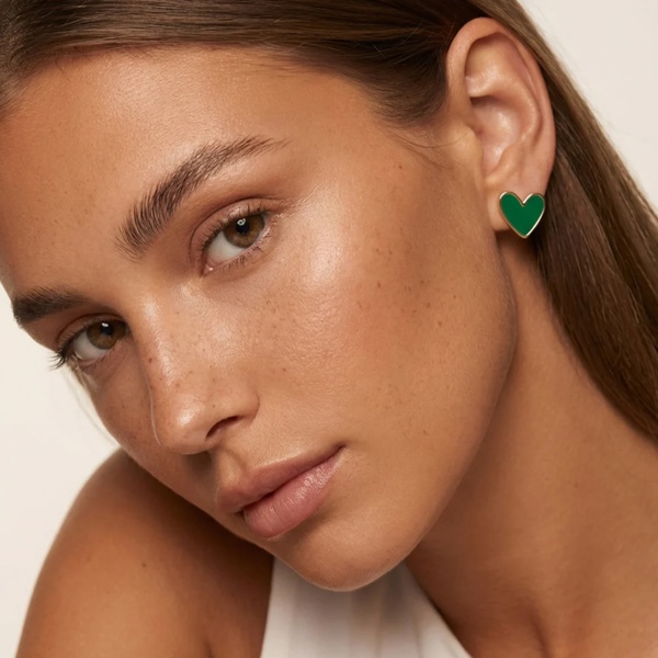 Emerald Green Enamel Heart Stud Earrings in 18k Gold