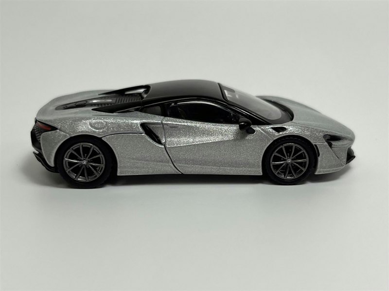 Mini GT McLaren Artura Ice Silver RHD 1:64 Scale Mini GT MGT00582R