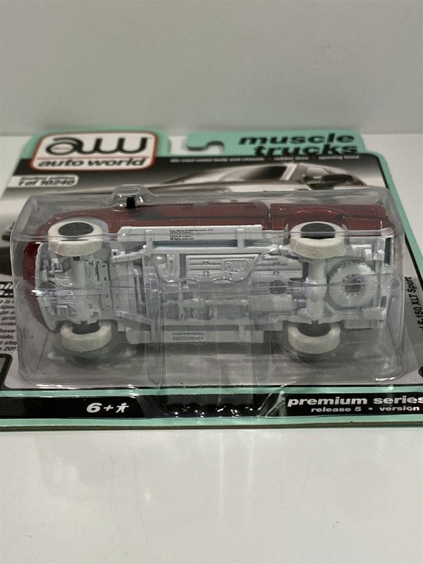 chase model 2019 ford f-150 xlt sport 1:64 scale auto world aw64282