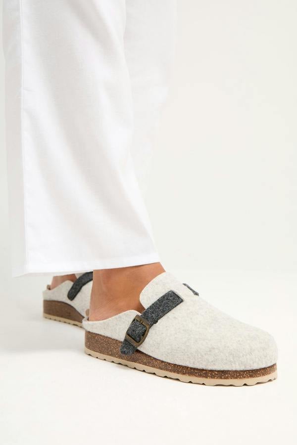 Jordan Mule Slippers in Off-White - Slippers