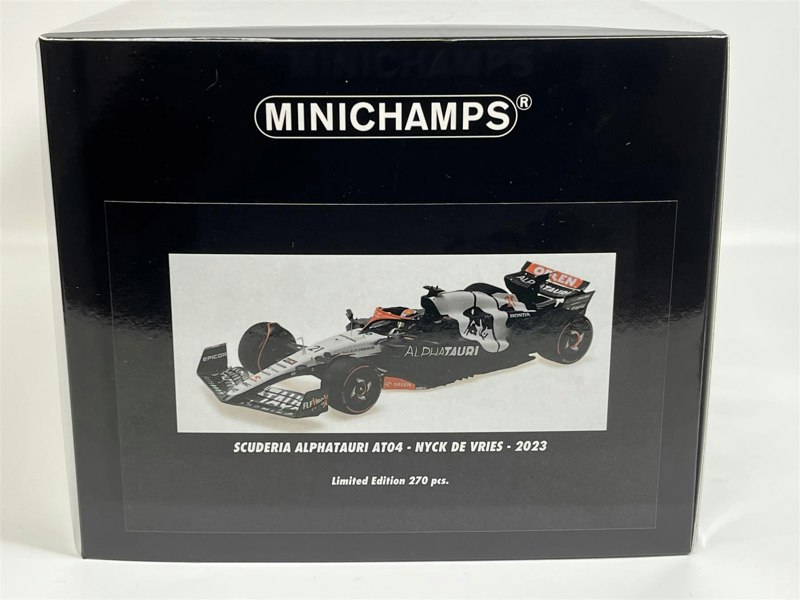 Minichamps Nyck De Vries Scuderia Alphatauri AT04 1:18 2023 Minichamps 117230121