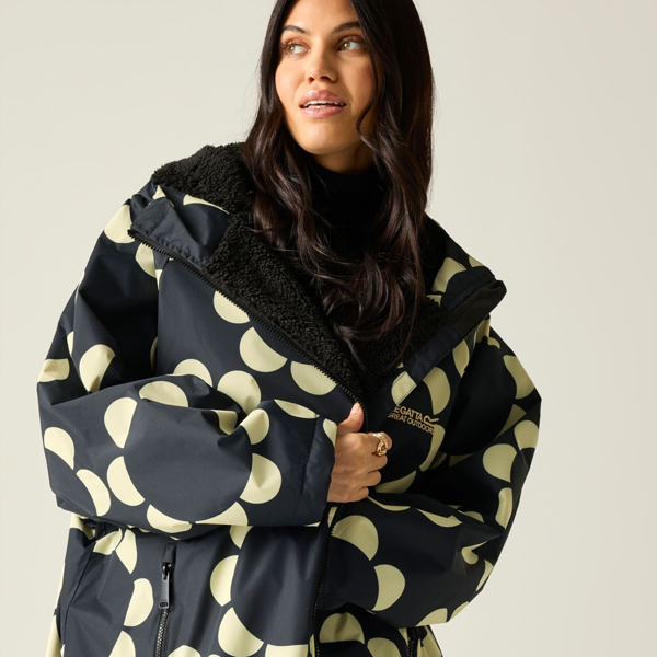 Regatta Womens Orla Kiely Daisy Hoop Changing Robe - Black