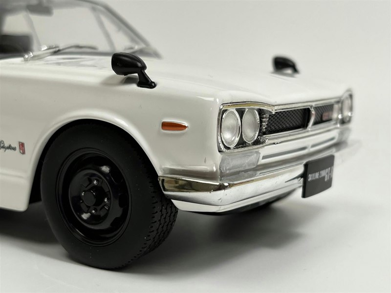 Triple9 Nissan Skyline GT-R KPGC10 White 1:18 Scale Triple 9 1800181