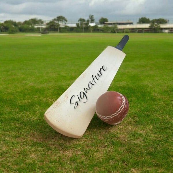 CRICKET-GIFTS - Mini Blank Cricket Bat | Ideal for Player Signatures | Small & Durable 40cm | Unvarnished & Unoiled | Ball Not Included