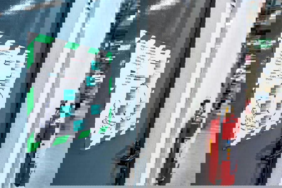 Durable DURAFRAME Magnetic Signage Hazard Frame | 5 Pack | A4 Green & White