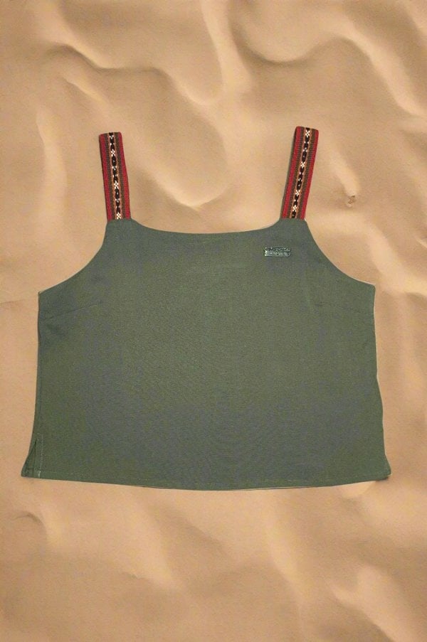 Handmade Stories Green square neck cropped top