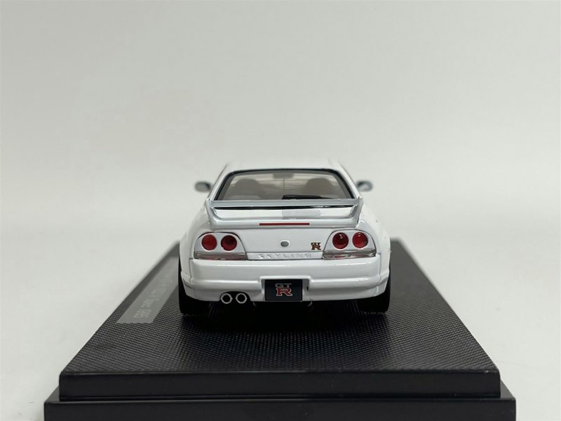 Ebbro Nissan Skyline GTR R33 V Spec 1995 White 1:43 Ebbro 44186