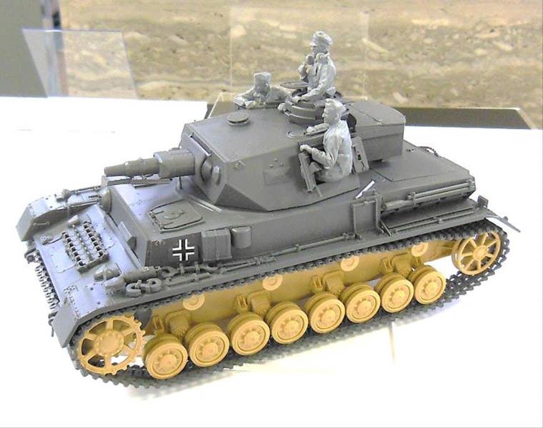 Tamiya German Panzerkampfwagen IV Ausf.F Tank (1:35 Scale)