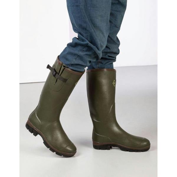Model wearing Rydale Lisset Men's Neoprene Lined Wellington Boots in Olive