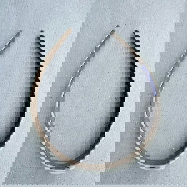 White hairband, smooth satin finish, padded structure, classic slim design, versatile everyday accessory, elegant minimalist headband
