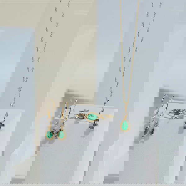 Gemondo Classic Pear Emerald & Diamond Pendant Necklace In 9ct Yellow Gold