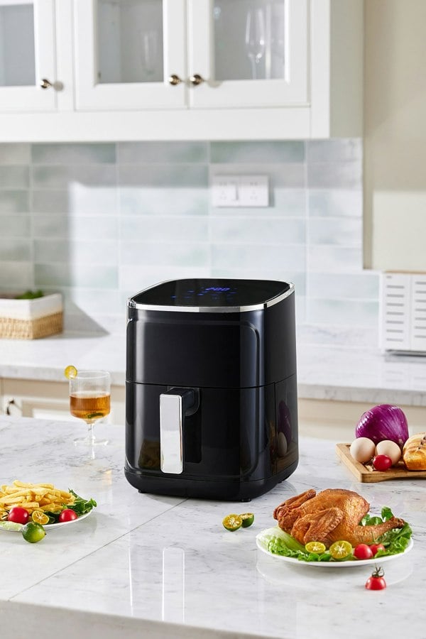 Living and Home 5.5L Air Fryer Roaster Oven 1400W with Smart Touch Display 8 preset Modes