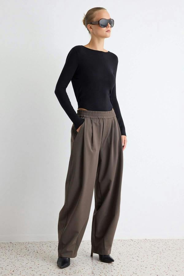 Fitted Boat Neck Long Sleeve Back Detail Body