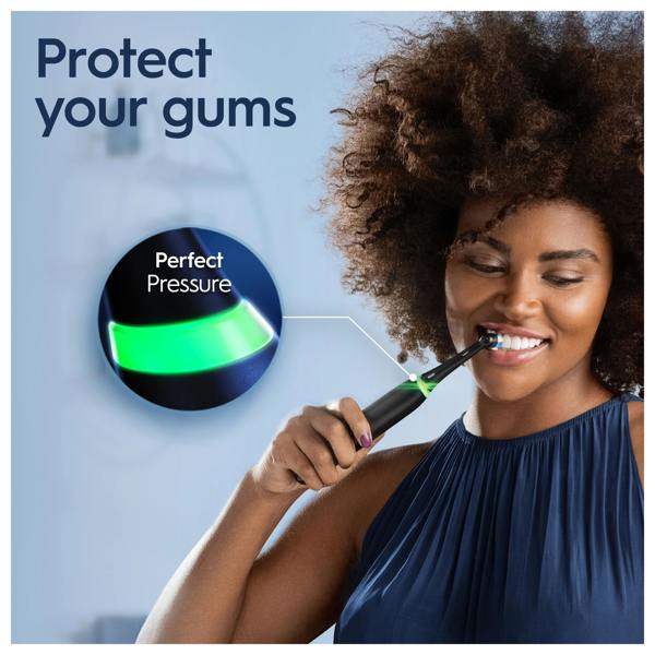 Oral-B iO 4 Dual Pack, Black & White Electric Toothbrushes, 2 Toothbrush Heads, 1 Travel Case