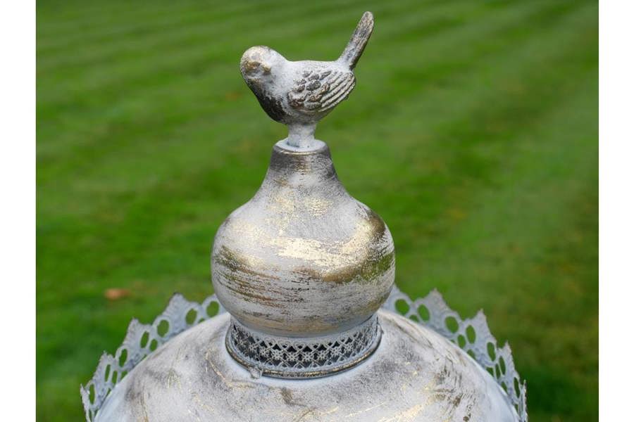 Fascinating Dedicated Metal bird feeder