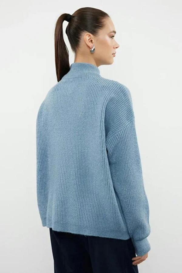 Hoxton Gal Soft-Textured Zip-Up Knit Sweater