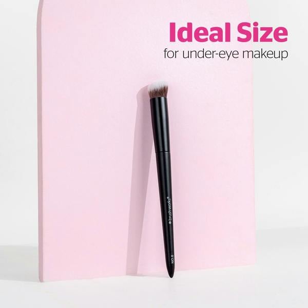Brushworks No. 8 Precise Angled Concealer Buffing Brush