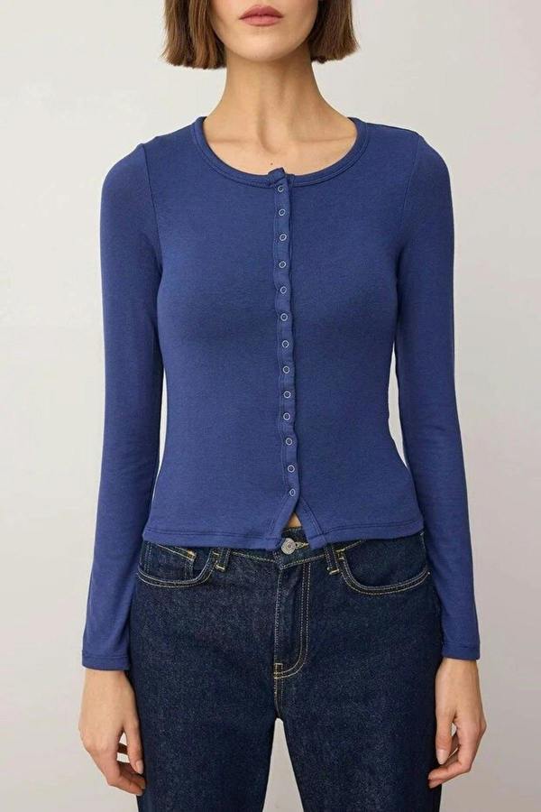 WOVCOR Full Front Snap Fitted Knit Blouse