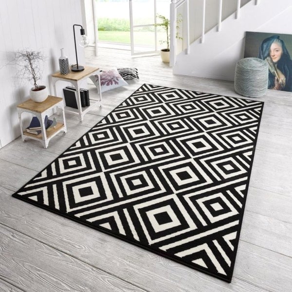 Modern Diamond-Patterned Rug – Black & White