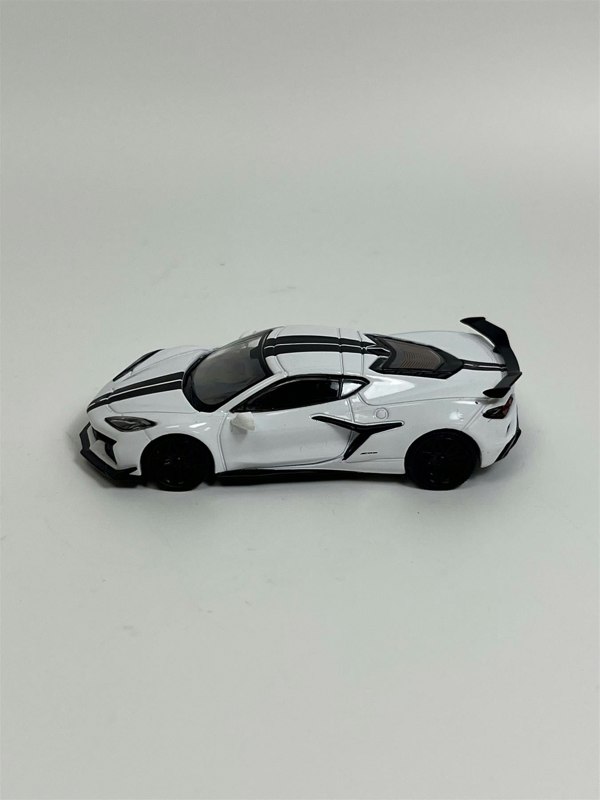 Mini GT Chevrolet Corvette Z06 2023 Arctic White LHD 1:64 Scale Mini GT MGT00677L