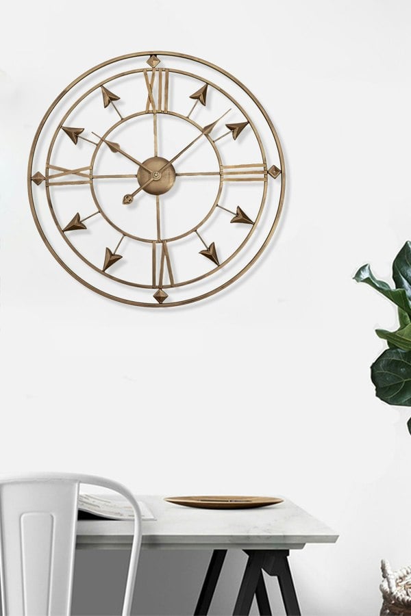 Living and Home Dia 60cm Elegant Gold Metal Roman Numerals Wall Clock