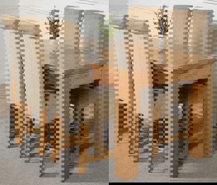 That's Furniture Dakota Medium Oak Dining Table with Washington Fabric Chairs