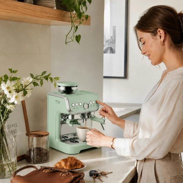 15 Bar Coffee Machine, with Adjustable Grind, Steamer and Accessories - Light Green - Light Green