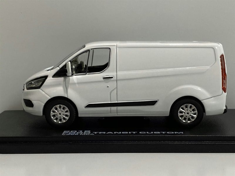 2018 ford transit custom v362 mca frozen white 1:43 scale greenlight 51275