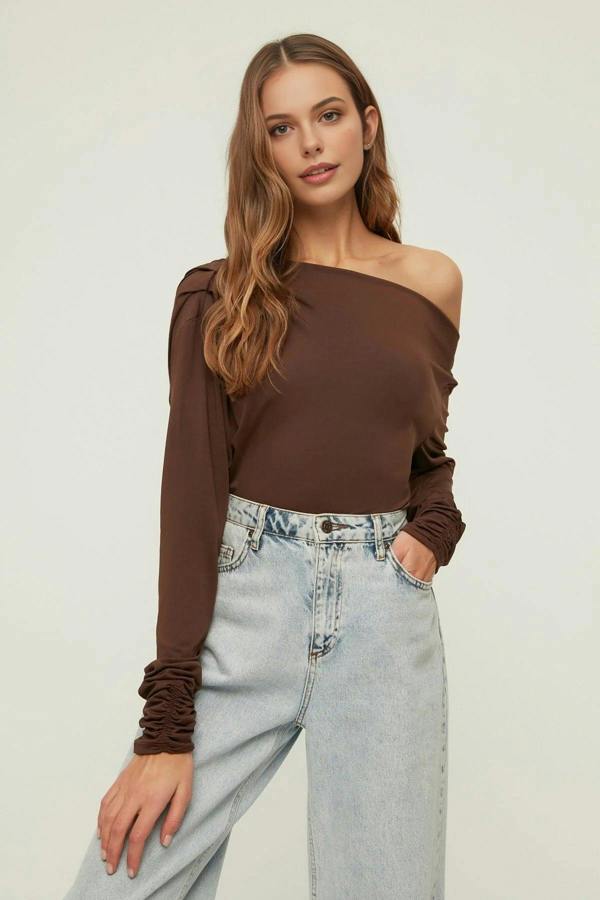 WOVCOR Asymmetrical Collar Flowing Knit Blouse