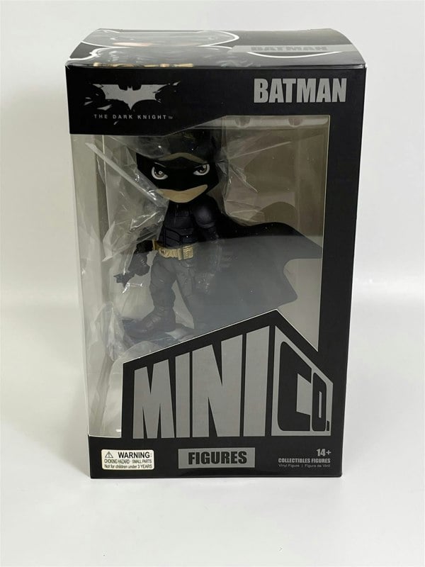 Iron Studios The Dark Knight Batman Approx 6 Inches DCCTDK34020