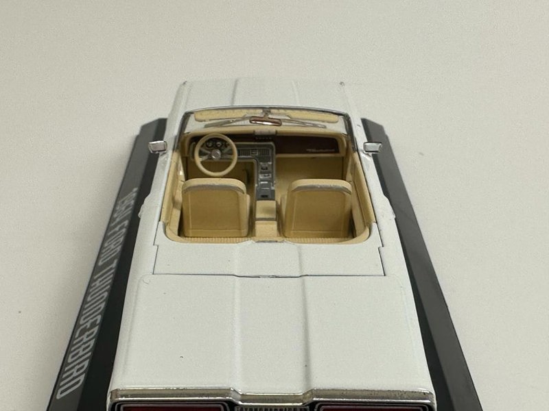 Greenlight 1964 Ford Thunderbird Covertible Wimbledon White 1:43 Scale 86625