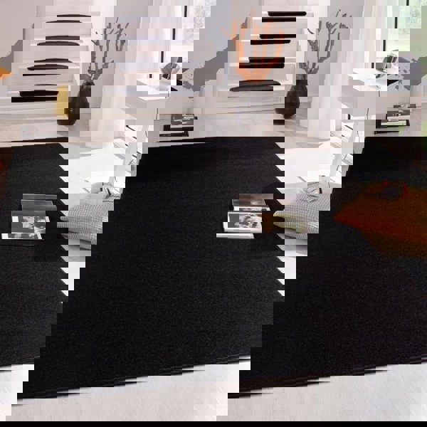 Modern Plain Black Rug – Soft Short Pile