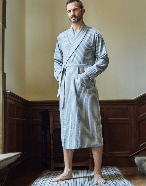 M_Dressing_Gown_Chalk_Stripe_1_1.mp4