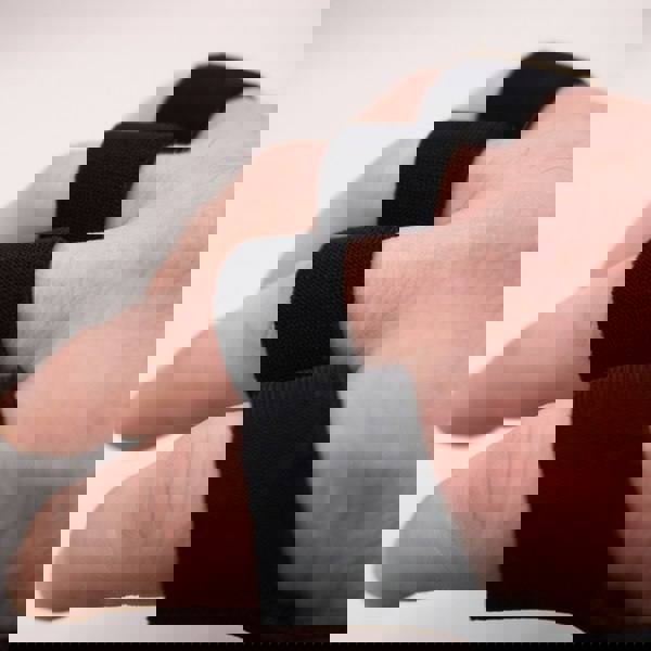 Finger Loops securing Fitness Gloves