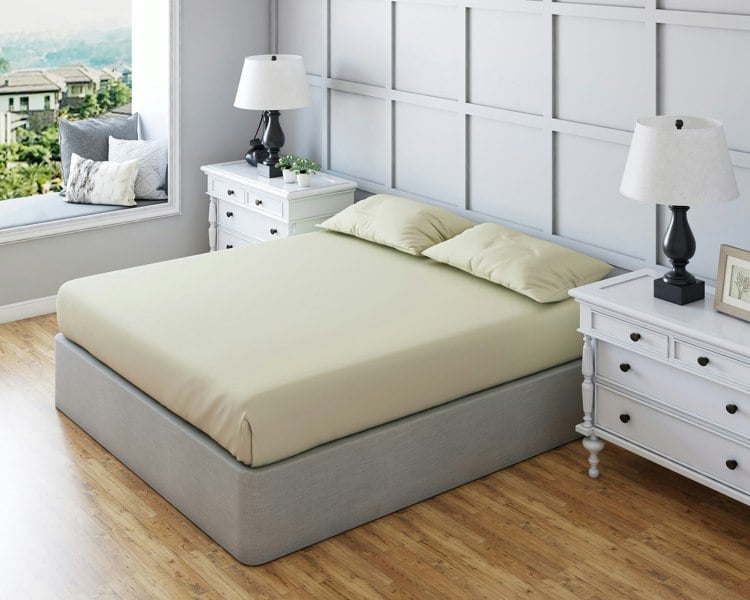 Snug City Non Iron Polycotton Plain Dyed Fitted Sheet Extra Deep 25cm Elasticated Skirt