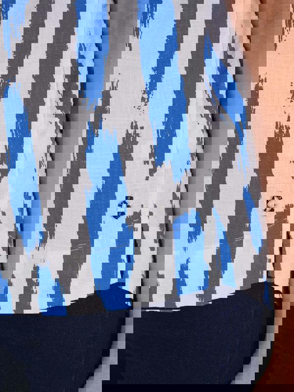 VIZ-A-VIZ Brushstroke Notch Neck Shirt