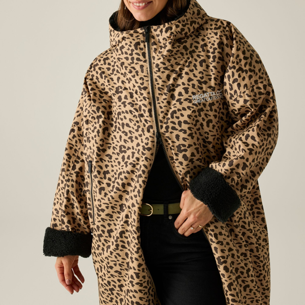 Regatta Unisex Adult Leopard Print Waterproof Reversible Changing Robe - Multicoloured