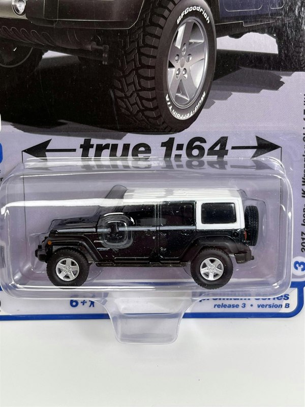 Auto World  2017 Jeep JK Wrangler Chief Edition Black 1:64 Scale AW64372