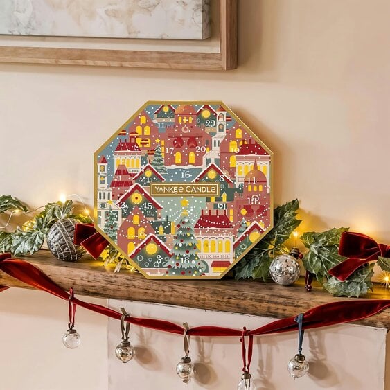 Yankee Candle Advent Calendar - 24 Tea Lights & 1 Tea Light Holder - Passport to the Holidays